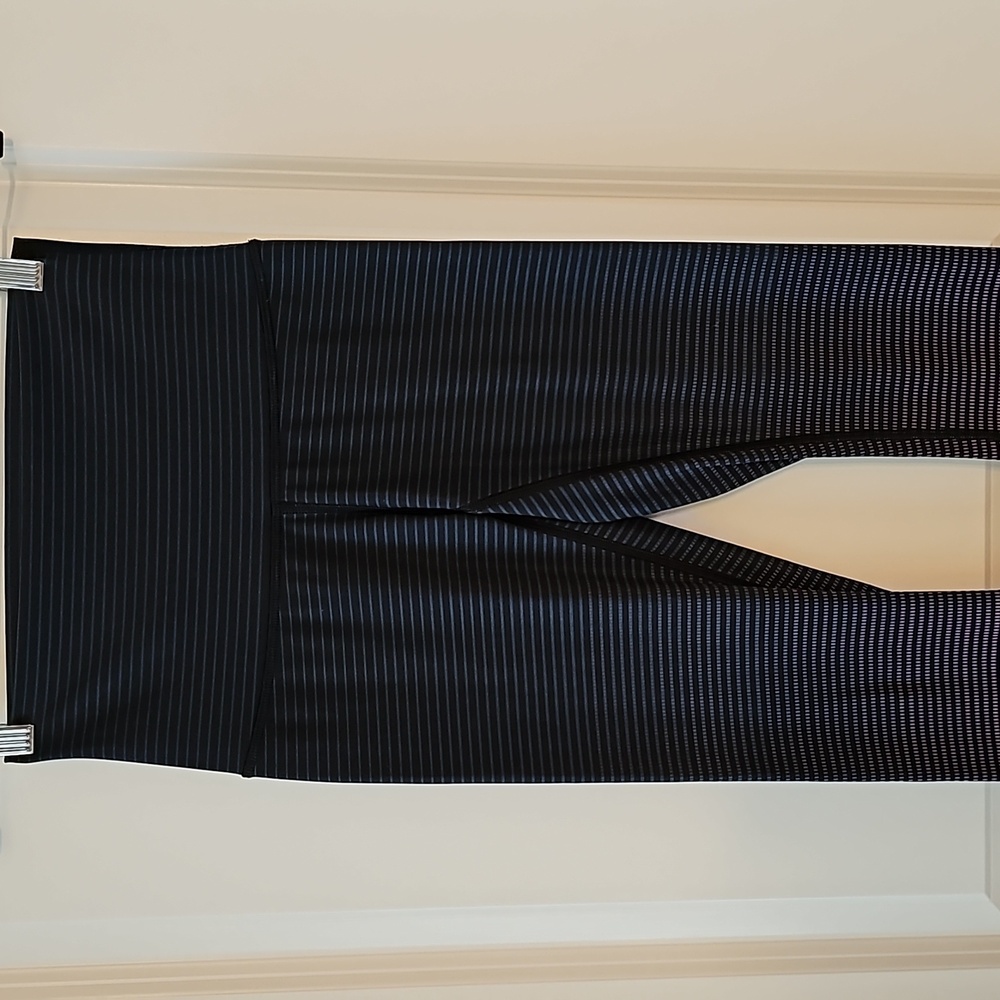 387. Lululemon Wunder Under Pant - Picture 3 of 9